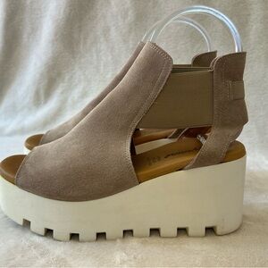 Piampiani Women's Taupe Suede Platform Sandals EU 38